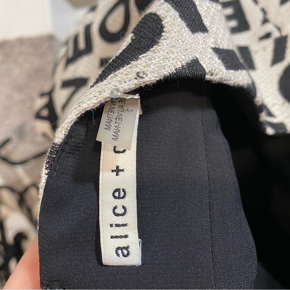 Alice + Olivia Black and Ivory White LOVE Logo-Print Mini Skirt - Picture 4 of 14